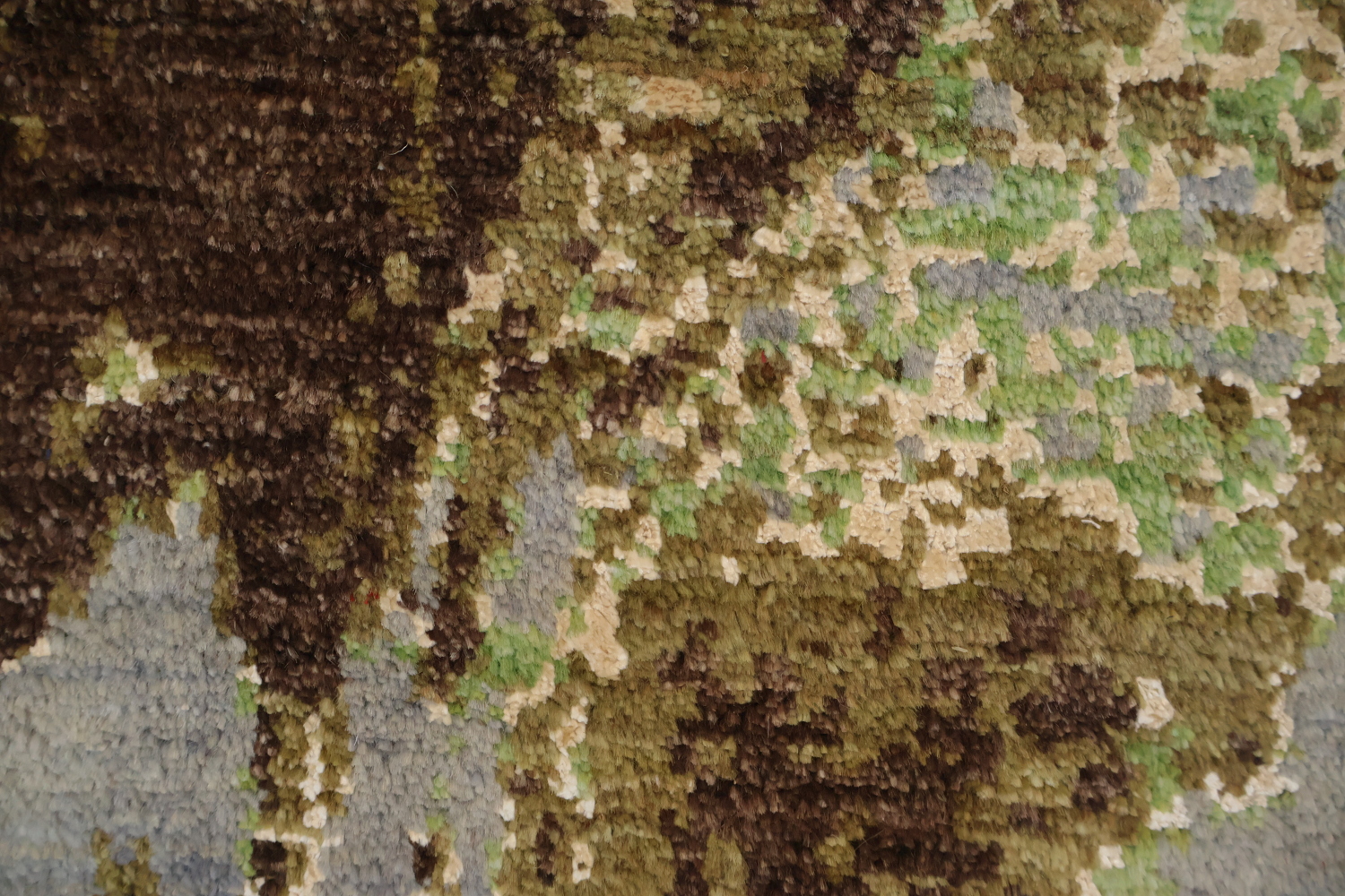 Artistic Swirl Rug Featuring Natural Green and Brown Shades 5x8