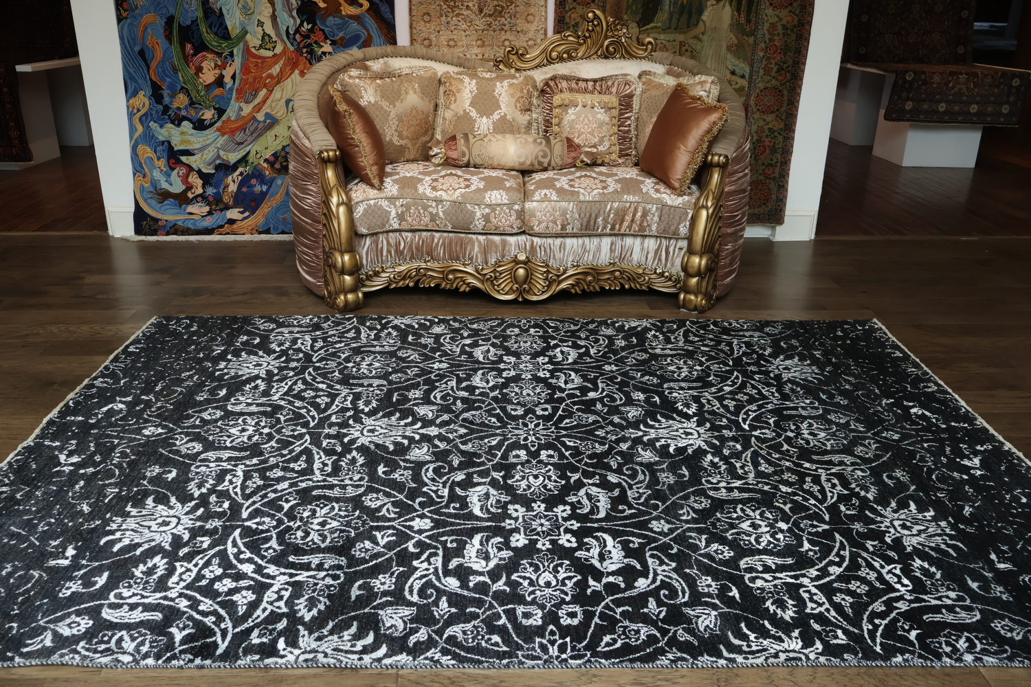 Ornamental Black and White Rug for Timeless Elegance 7x10