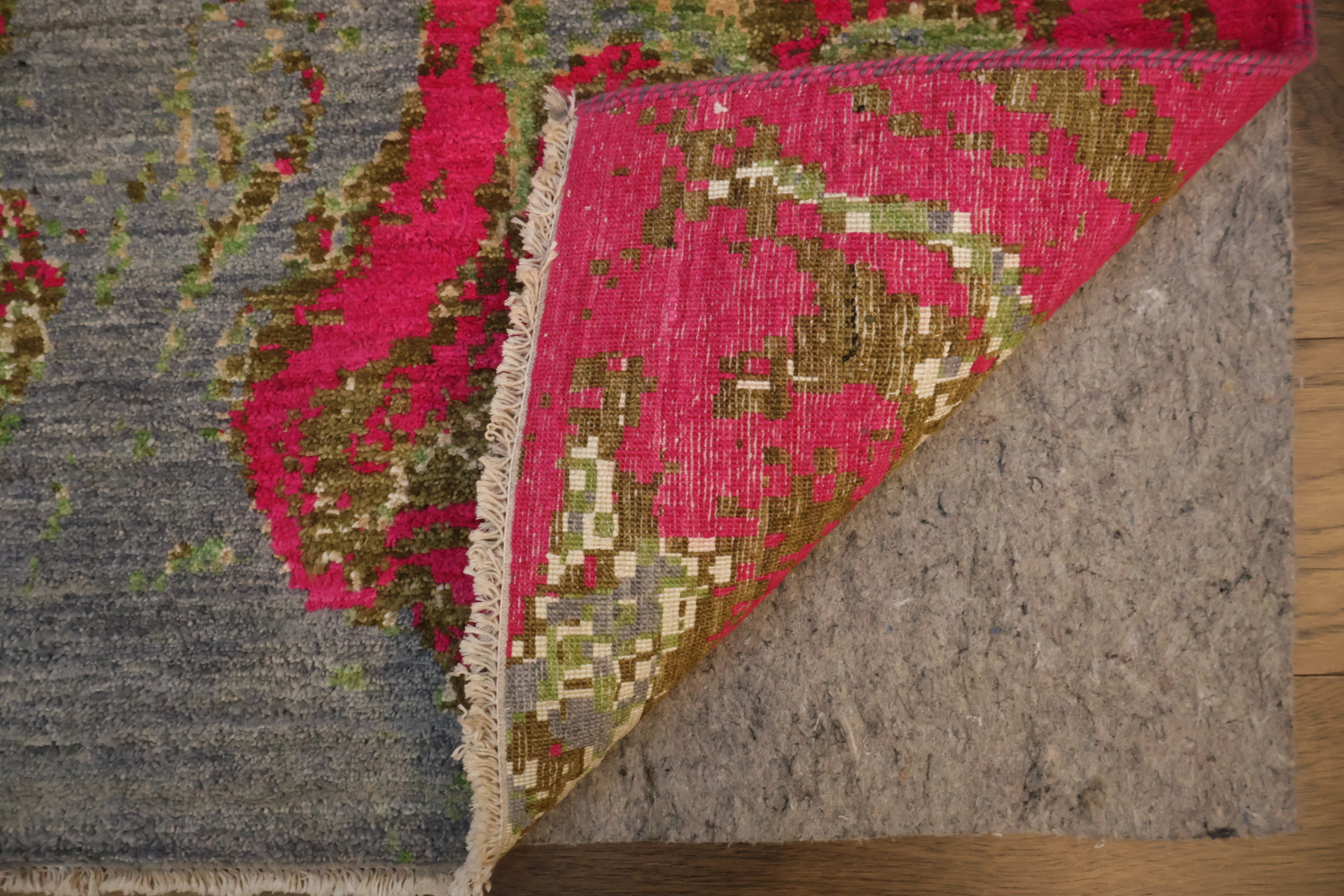 Elegant Top Quality Abstract Pink and Gray Swirl Rug for Modern Interiors 5x8