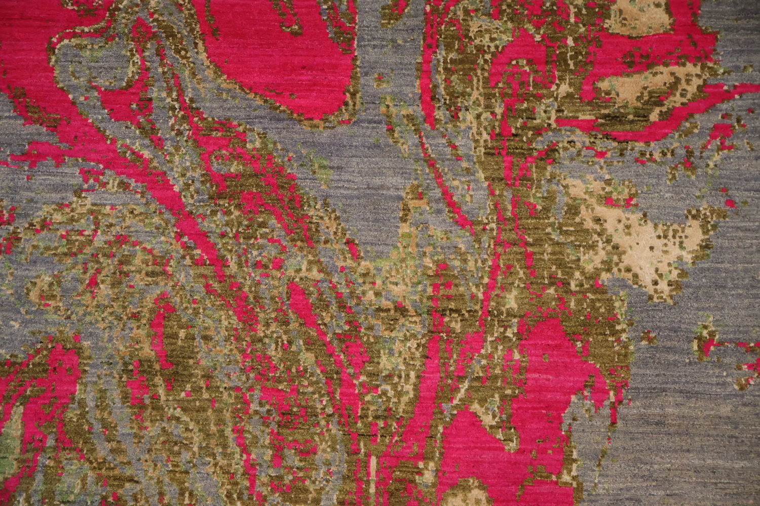 Elegant Top Quality Abstract Pink and Gray Swirl Rug for Modern Interiors 5x8
