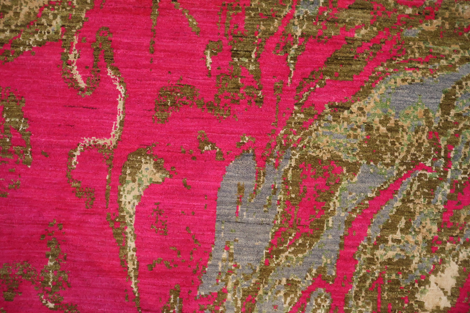 Elegant Top Quality Abstract Pink and Gray Swirl Rug for Modern Interiors 5x8