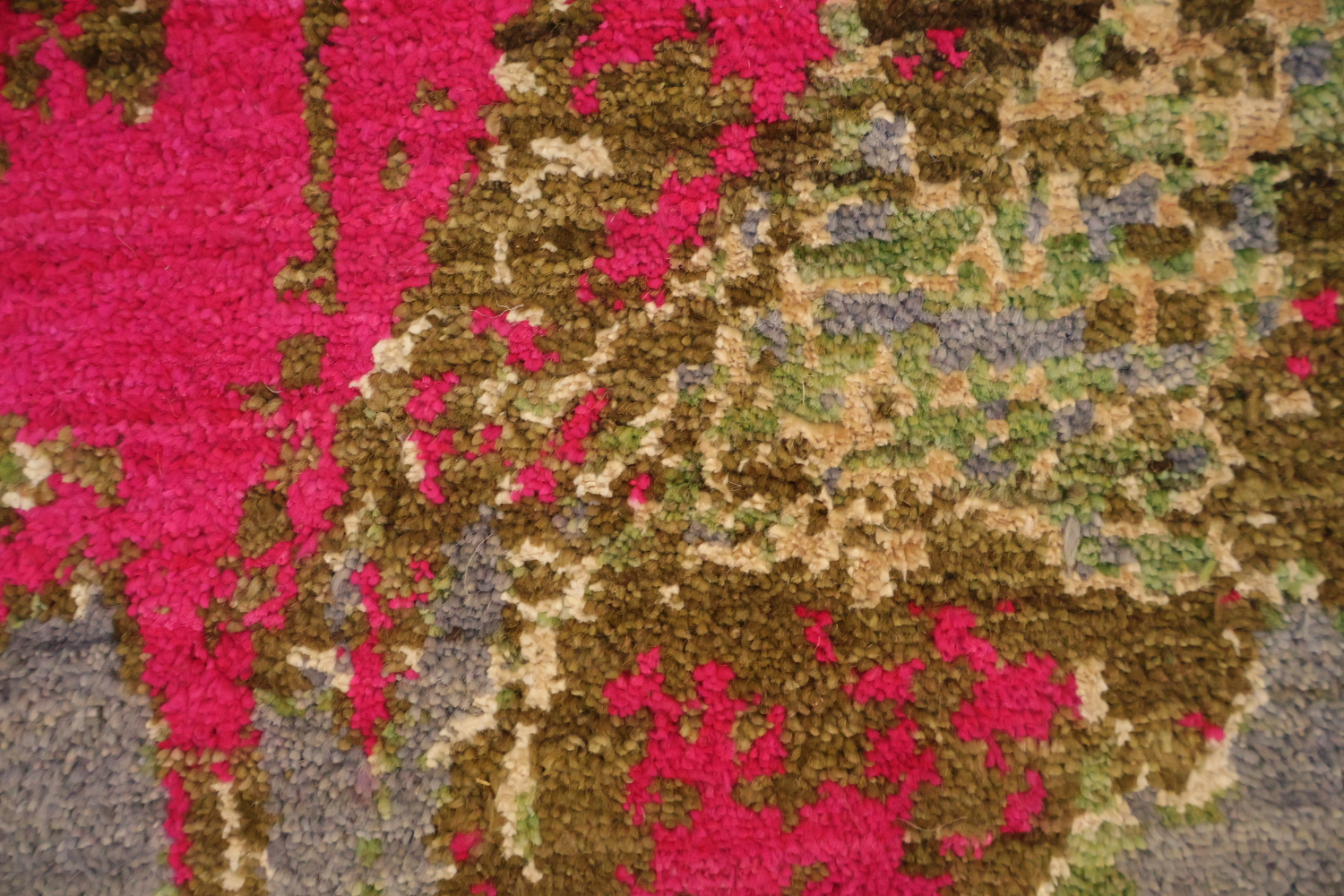 Elegant Top Quality Abstract Pink and Gray Swirl Rug for Modern Interiors 5x8