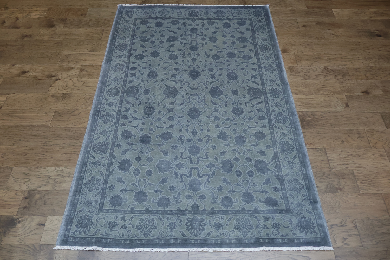 Distressed Look Silver Gray Hand-Knotted Area Rug 5x8