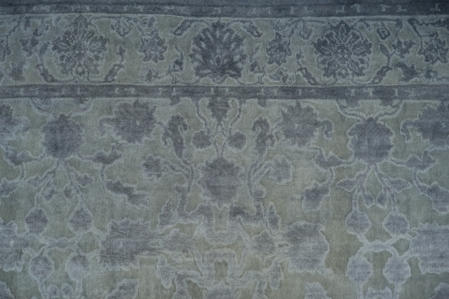 Distressed Look Silver Gray Hand-Knotted Area Rug 5x8