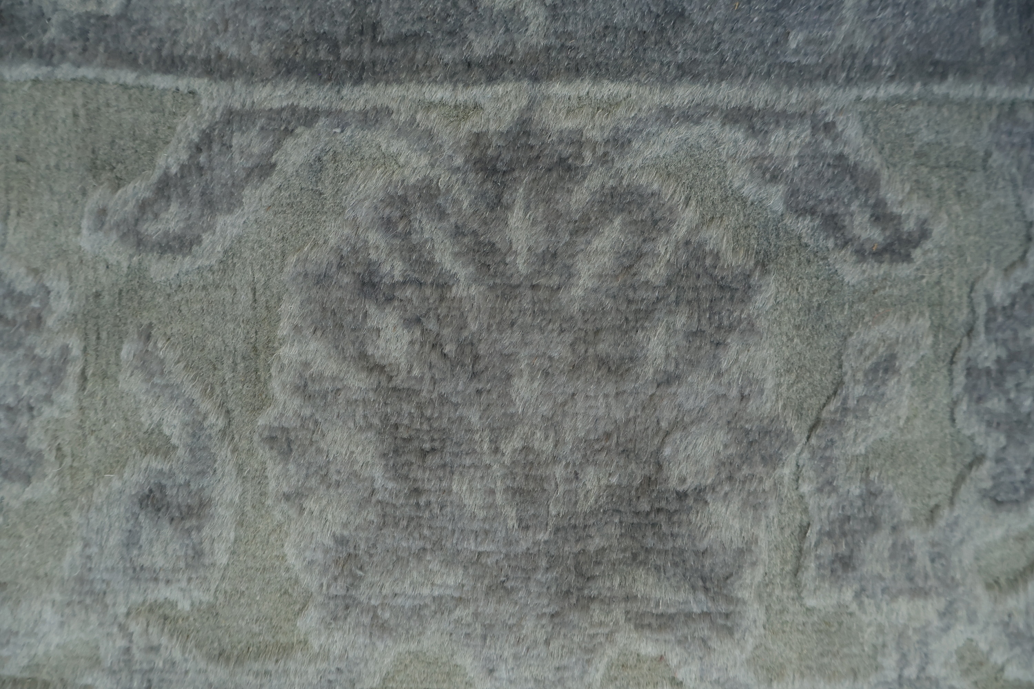 Distressed Look Silver Gray Hand-Knotted Area Rug 5x8