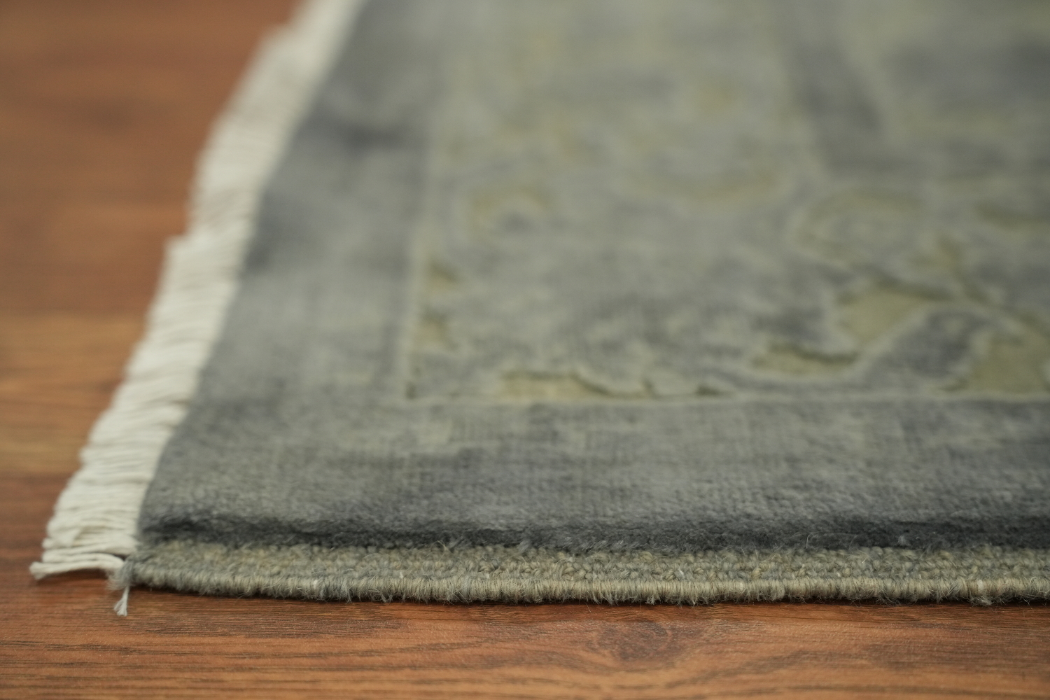 Muted Elegance: Subtle Green and Gray Floral Patterned Rug 5x8