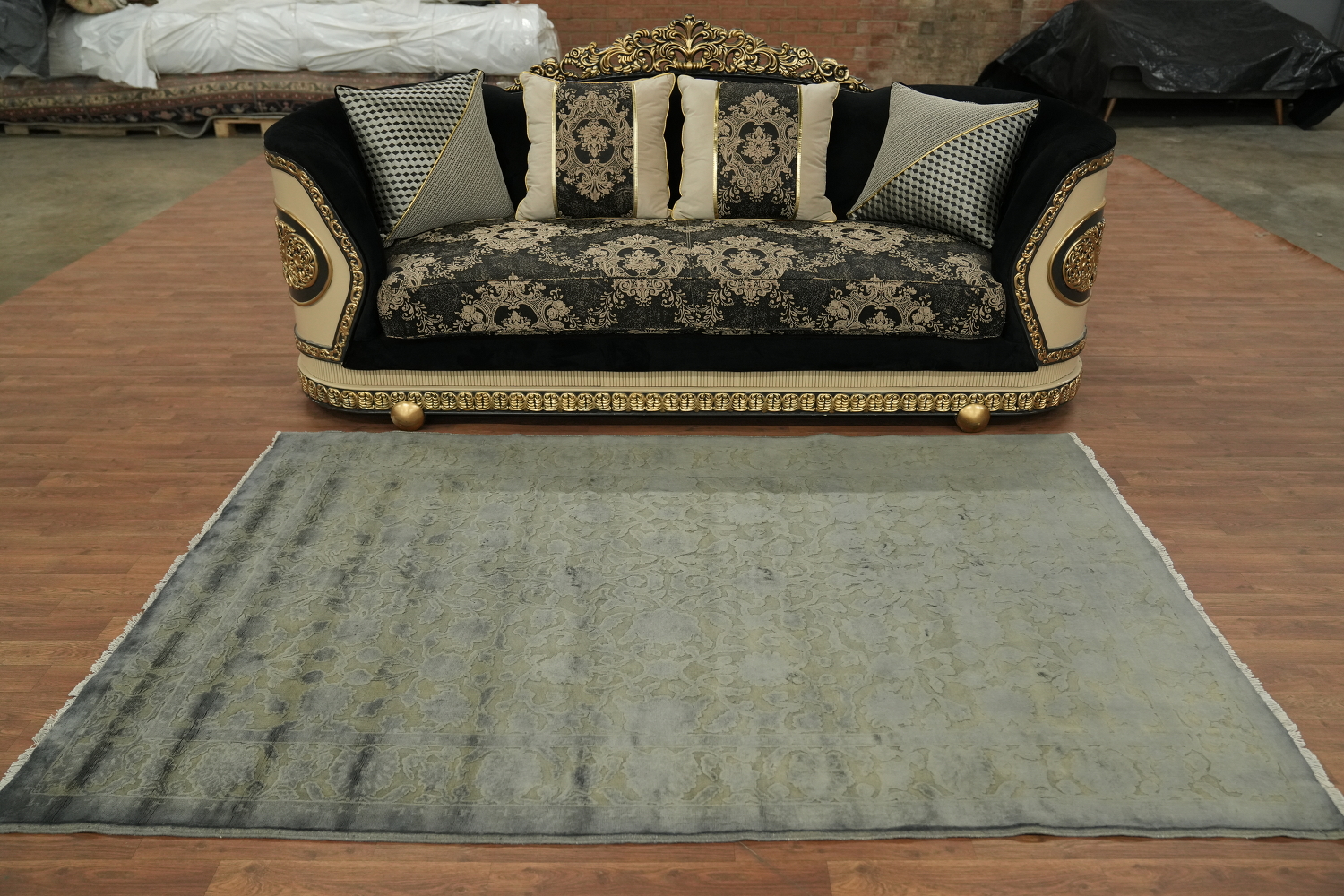 Muted Elegance: Subtle Green and Gray Floral Patterned Rug 5x8