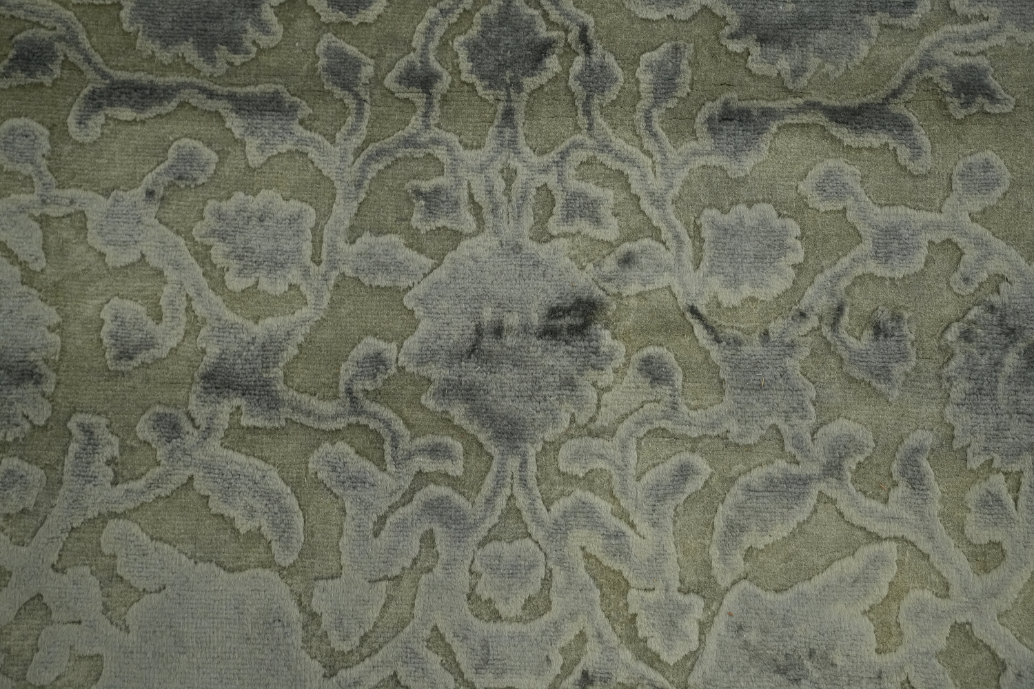 Muted Elegance: Subtle Green and Gray Floral Patterned Rug 5x8