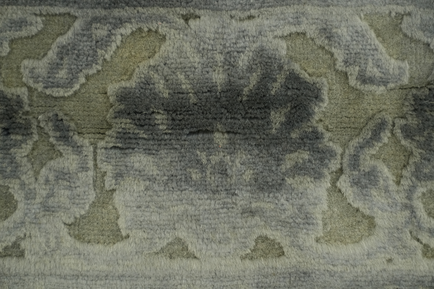 Muted Elegance: Subtle Green and Gray Floral Patterned Rug 5x8