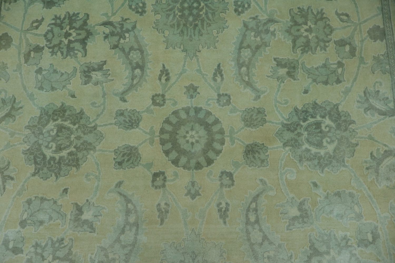 Chic and Neutral Wool and Silk Green Floral Rug for a Luxurious Home Environment 7x10