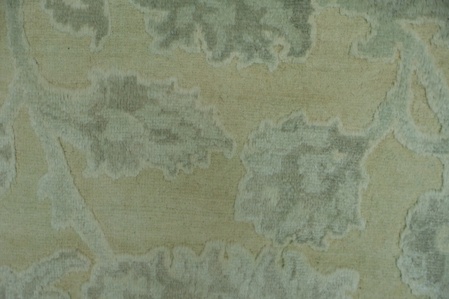 Chic and Neutral Wool and Silk Green Floral Rug for a Luxurious Home Environment 7x10