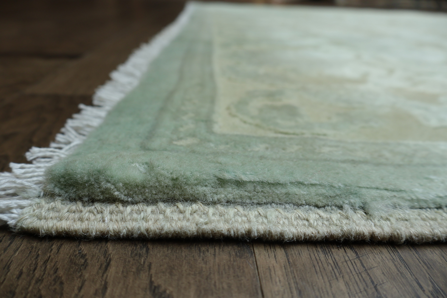 Chic and Neutral Wool and Silk Green Floral Rug for a Luxurious Home Environment 7x10