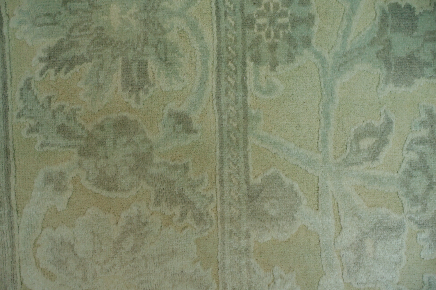 Chic and Neutral Wool and Silk Green Floral Rug for a Luxurious Home Environment 7x10