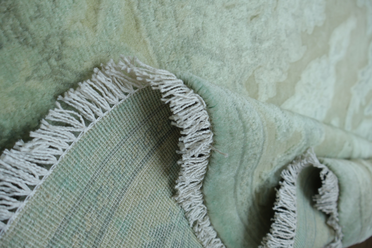 Chic and Neutral Wool and Silk Green Floral Rug for a Luxurious Home Environment 7x10