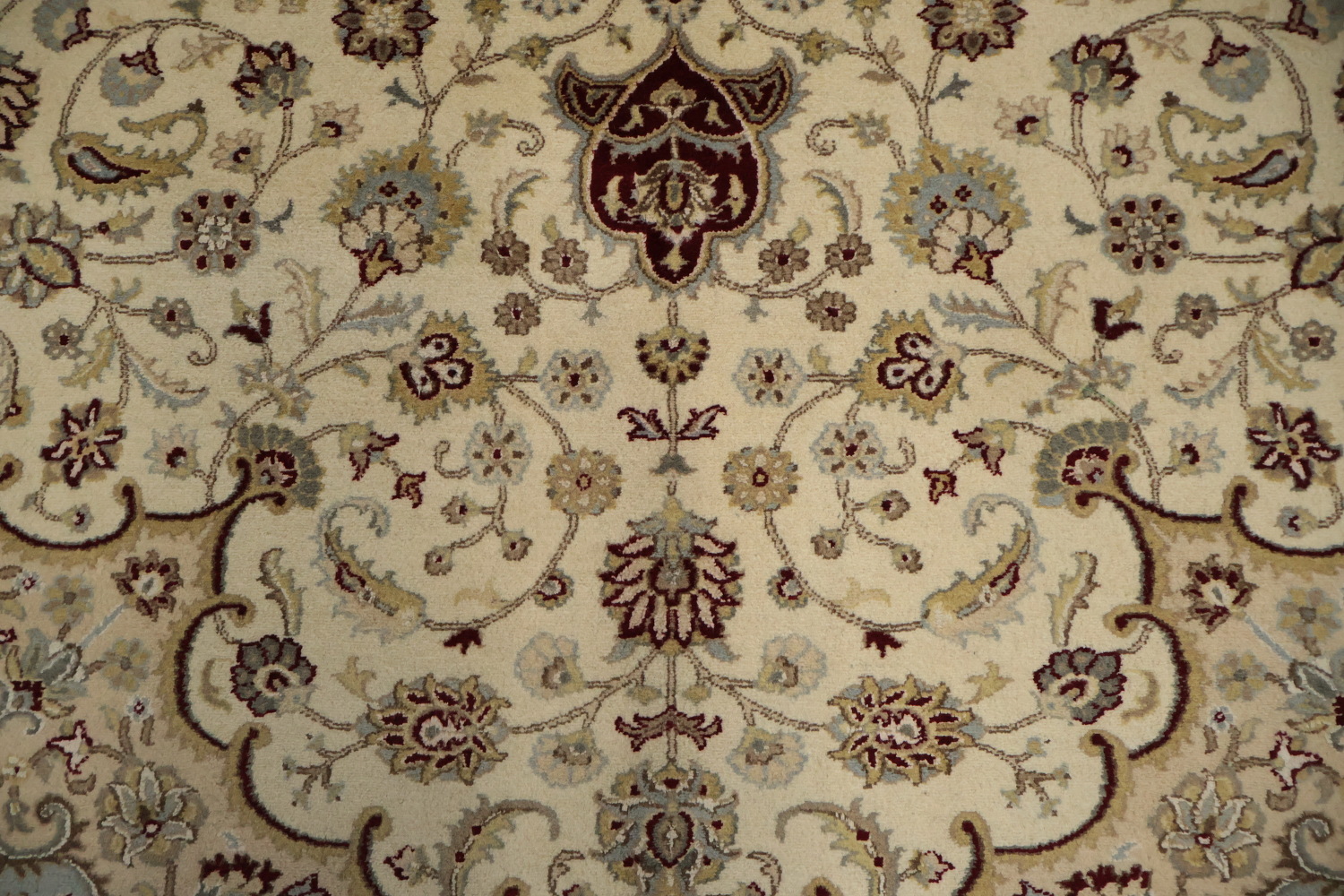 Traditional Elegance: Red and Beige Persian Medallion Area Rug 6x9