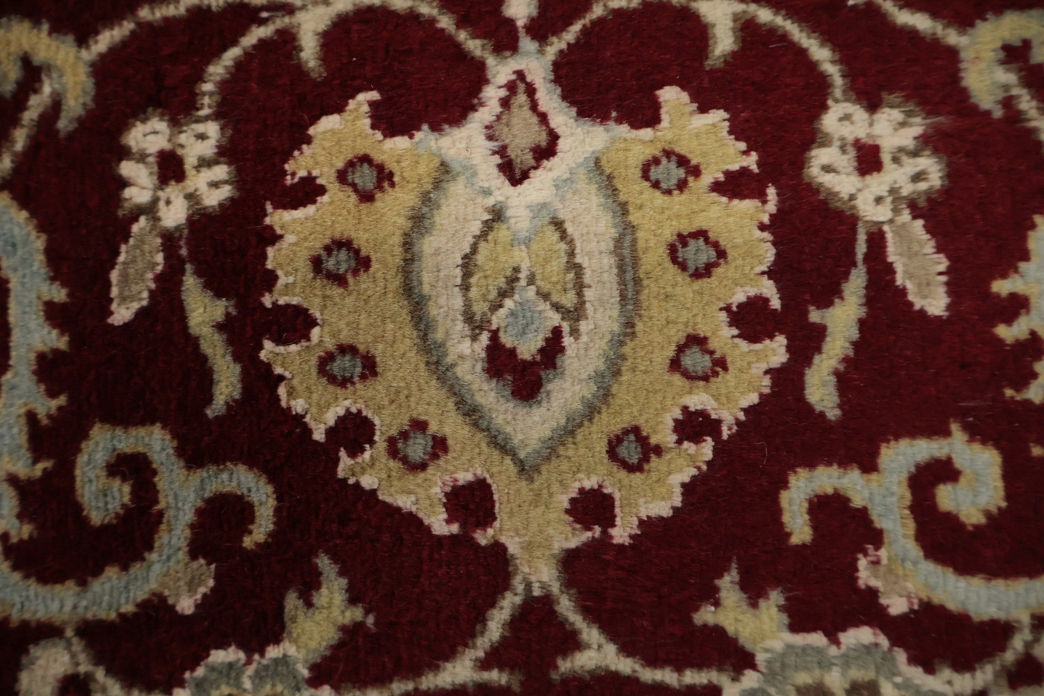Traditional Elegance: Red and Beige Persian Medallion Area Rug 6x9