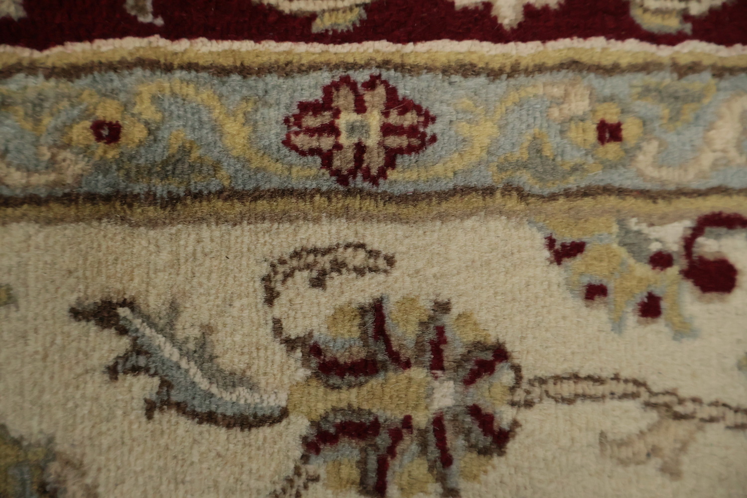 Traditional Elegance: Red and Beige Persian Medallion Area Rug 6x9