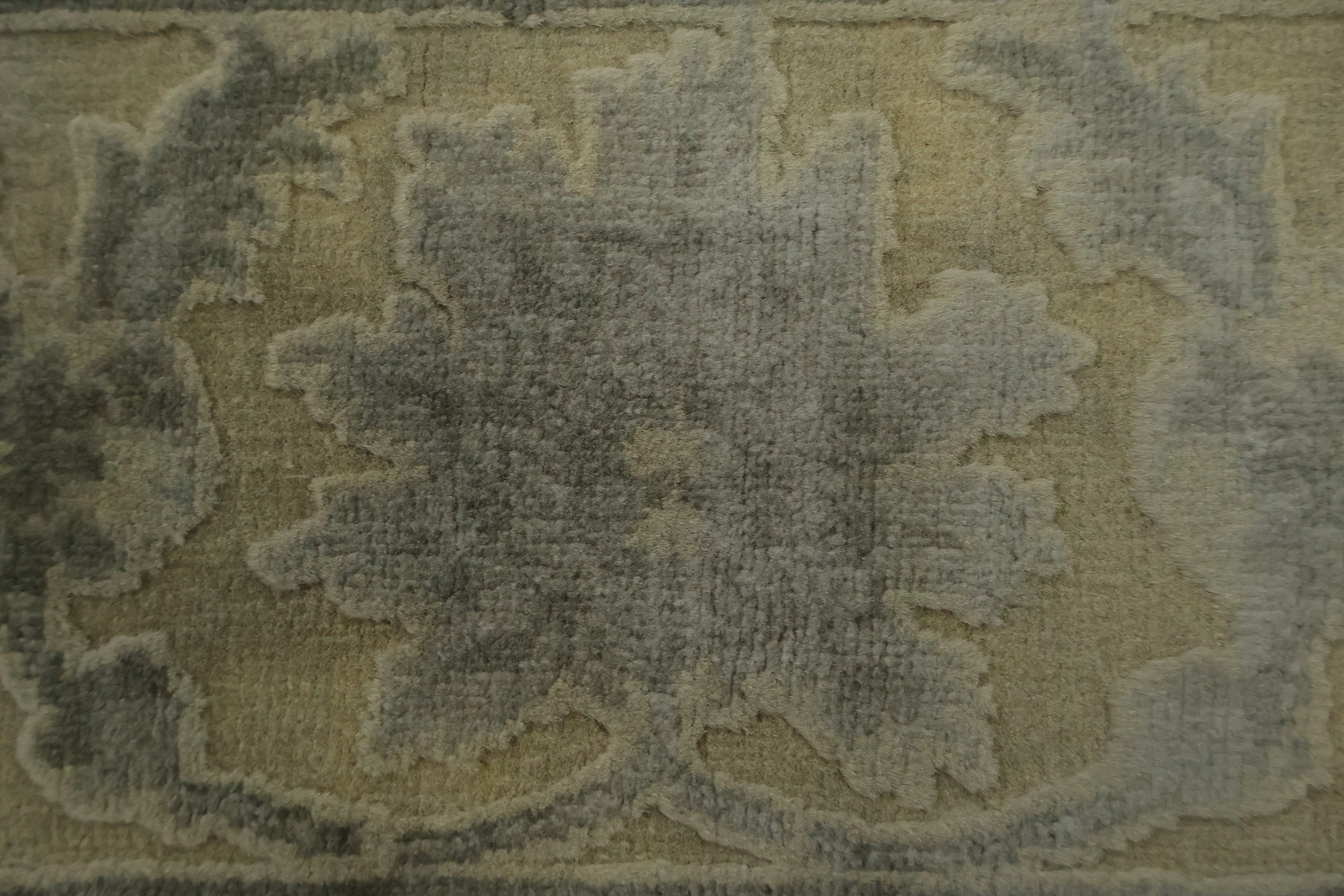 Classic Gray and Green Area Rug with Delicate Distressed Design 9x12