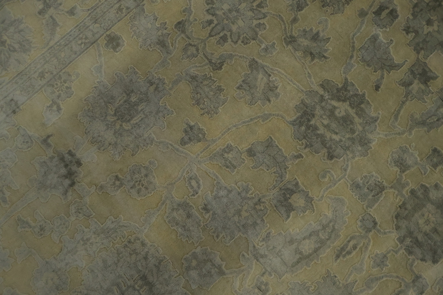 Classic Gray and Green Area Rug with Delicate Distressed Design 9x12