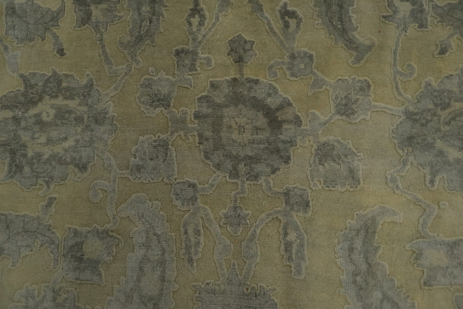 Classic Gray and Green Area Rug with Delicate Distressed Design 9x12