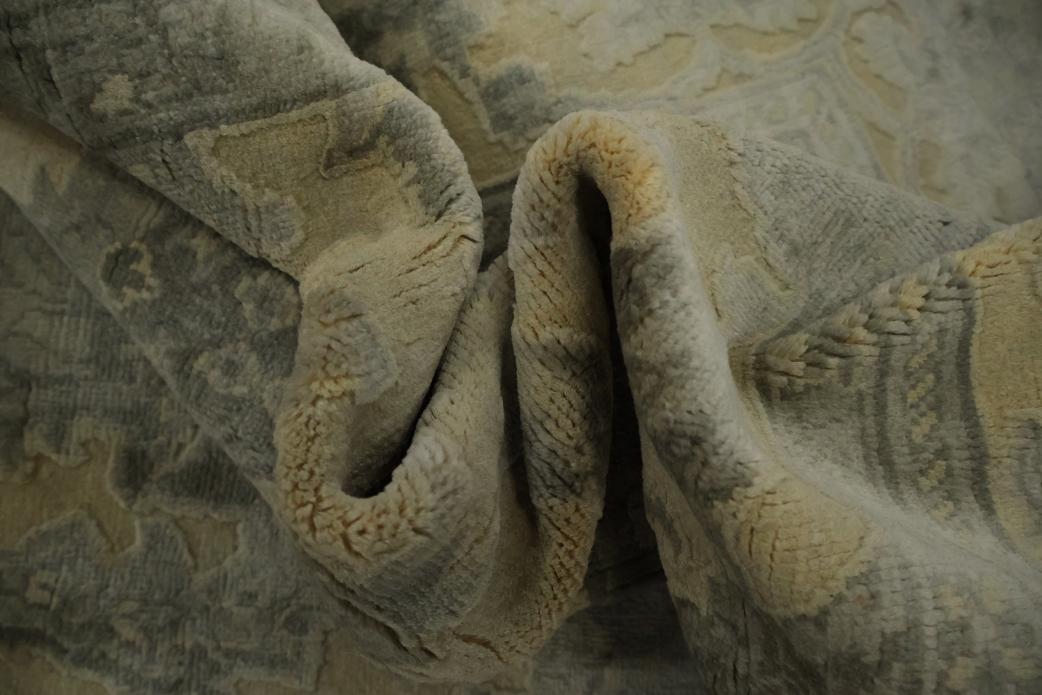 Classic Gray and Green Area Rug with Delicate Distressed Design 9x12
