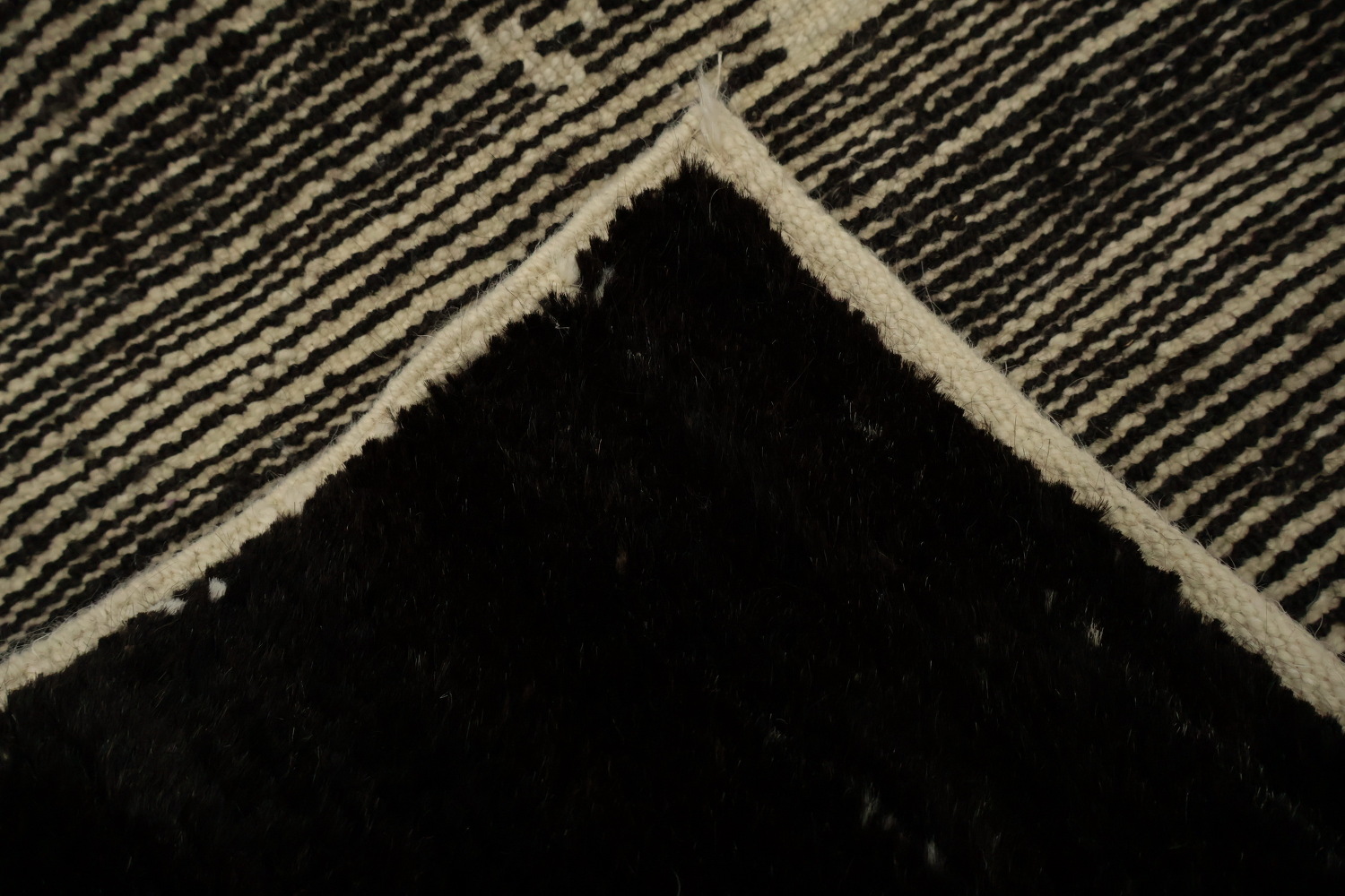 Vegetable Dye Modern Abstract Area Rug 6x9 for Contemporary Spaces