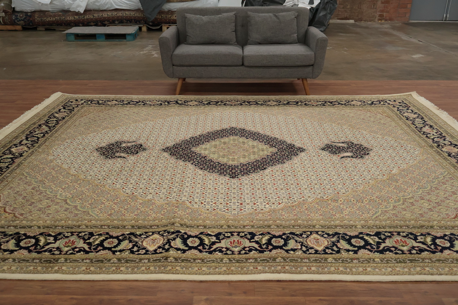 Traditional Tabriz Mahi Rug Featuring Classic Medallion 9x12