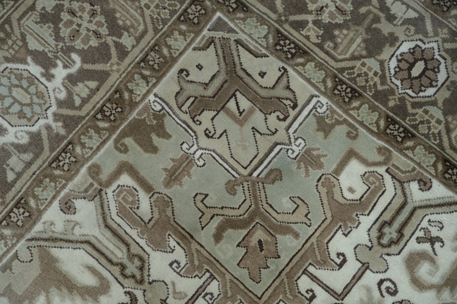 Geometric Muted Color Vintage Heriz Persian Wool Rug 8x11