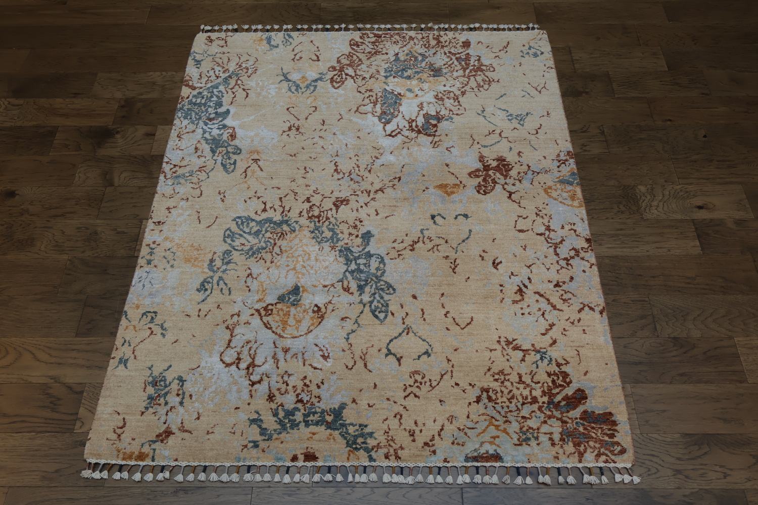 Elegant Abstract Floral Rug with Vintage Aesthetic and Soft Tones 5x7