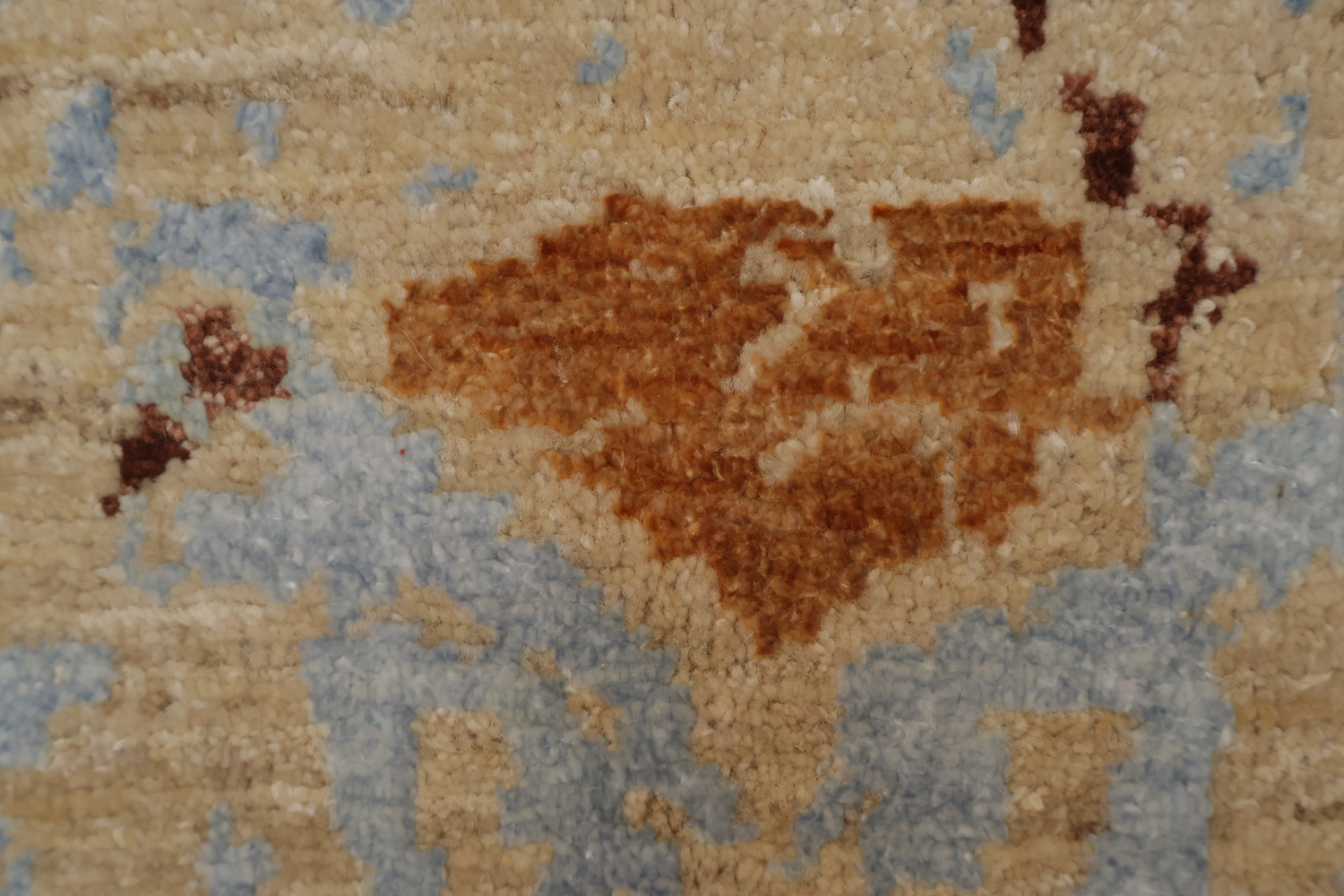 Elegant Abstract Floral Rug with Vintage Aesthetic and Soft Tones 5x7