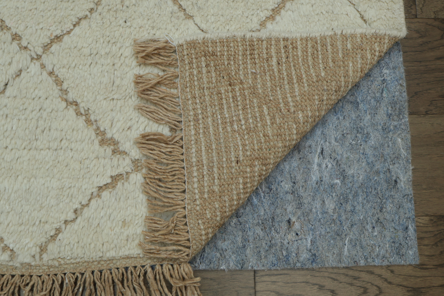 White Berber-Inspired Diamond Weave Moroccan Area Rug 6x10 ft