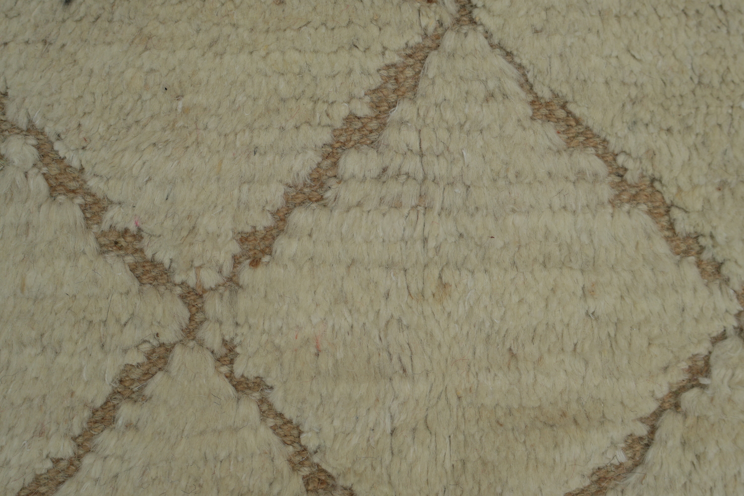 White Berber-Inspired Diamond Weave Moroccan Area Rug 6x10 ft