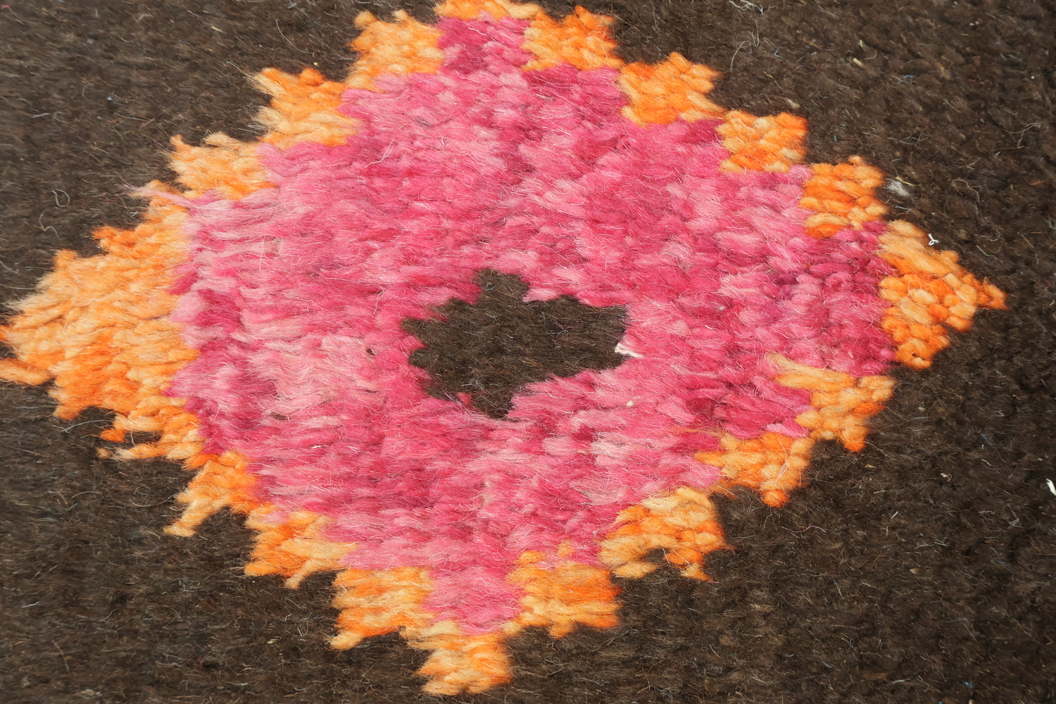 Dynamic Geometric Rug with Rich Multicolor Patterns 6x10