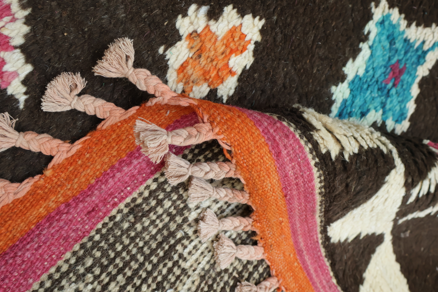 Dynamic Geometric Rug with Rich Multicolor Patterns 6x10
