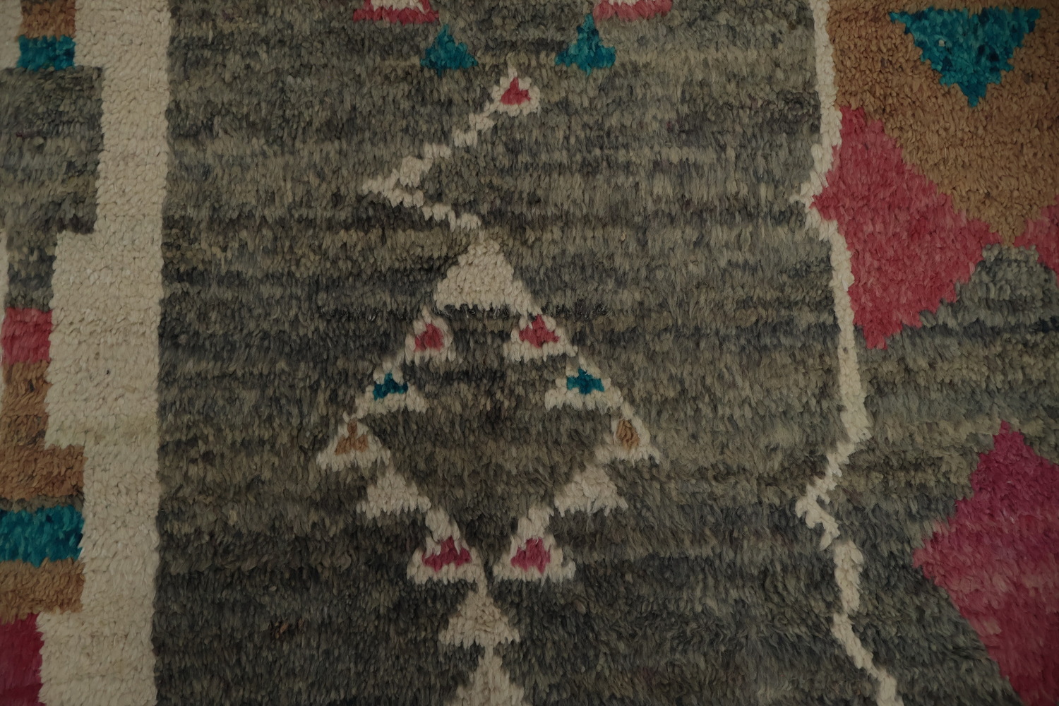 Chic Artistic Moroccan Wool Area Rug 8x11 Geometric Shapes and Colors