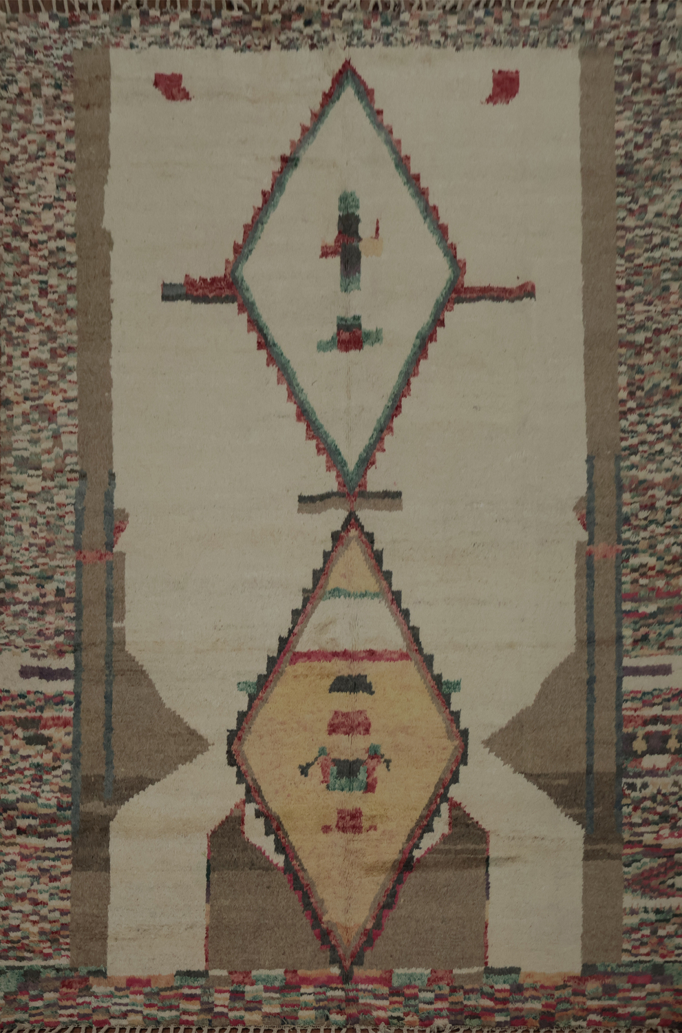Geometric Charm Transform Spaces with Moroccan Area Rug 8x10