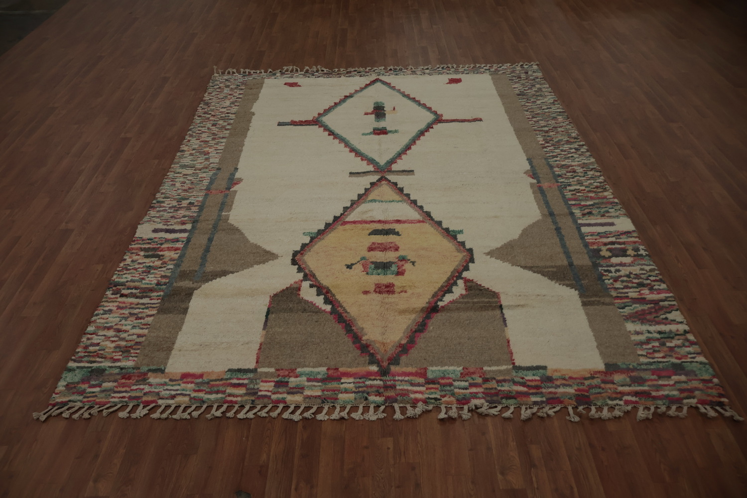 Geometric Charm Transform Spaces with Moroccan Area Rug 8x10