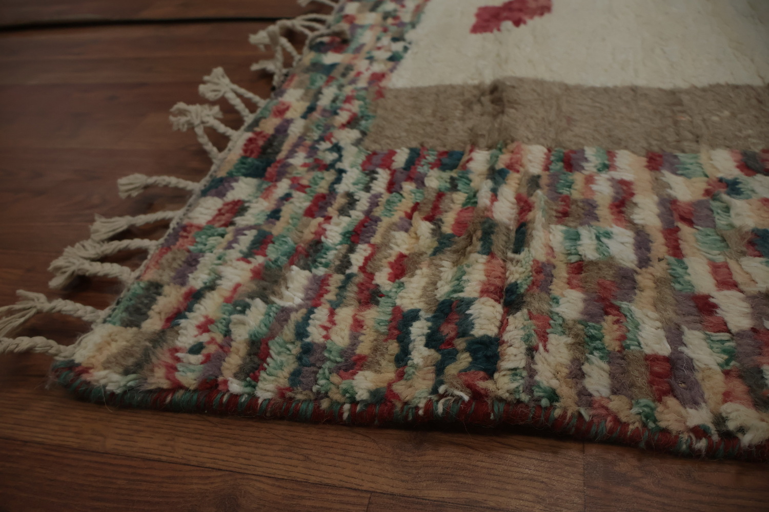 Geometric Charm Transform Spaces with Moroccan Area Rug 8x10