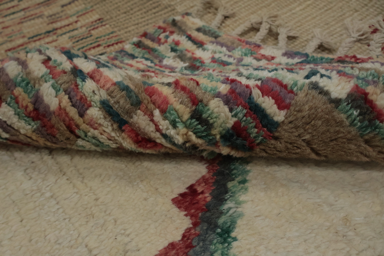 Geometric Charm Transform Spaces with Moroccan Area Rug 8x10