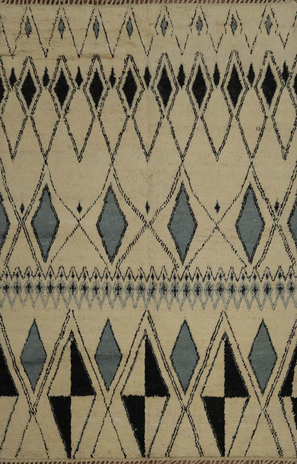 Diamond Pattern Moroccan Wool Area Rug 8x11 in Neutral Tones