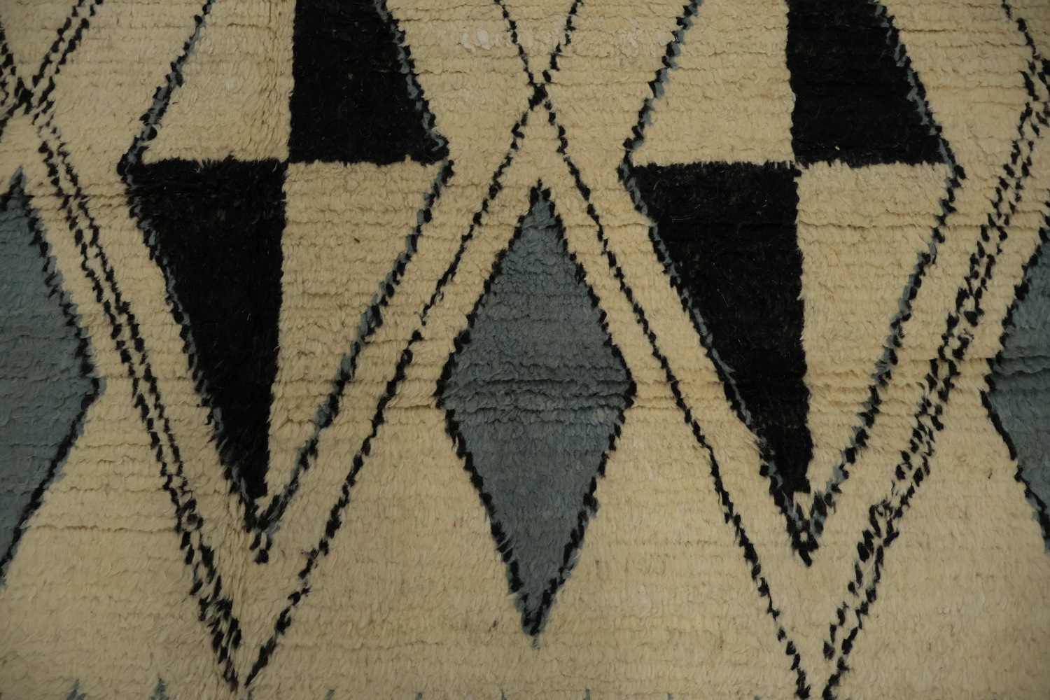 Diamond Pattern Moroccan Wool Area Rug 8x11 in Neutral Tones