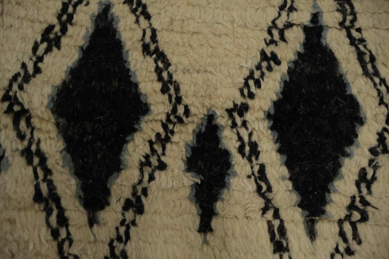 Diamond Pattern Moroccan Wool Area Rug 8x11 in Neutral Tones