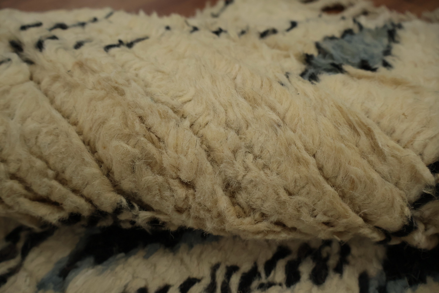 Diamond Pattern Moroccan Wool Area Rug 8x11 in Neutral Tones