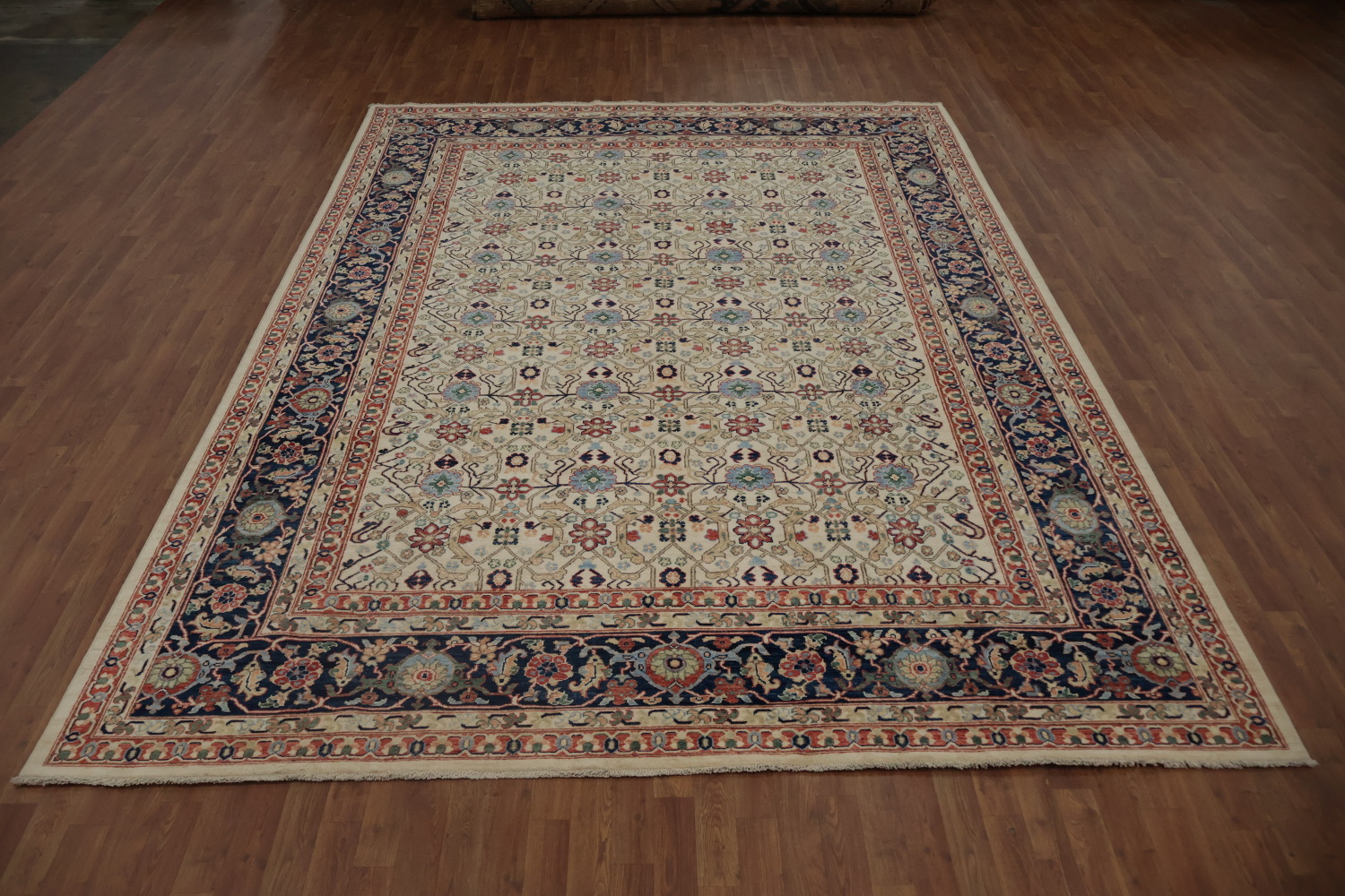 Handwoven Ziegler Handmade Area Rug 9x12 with Classic Border Design