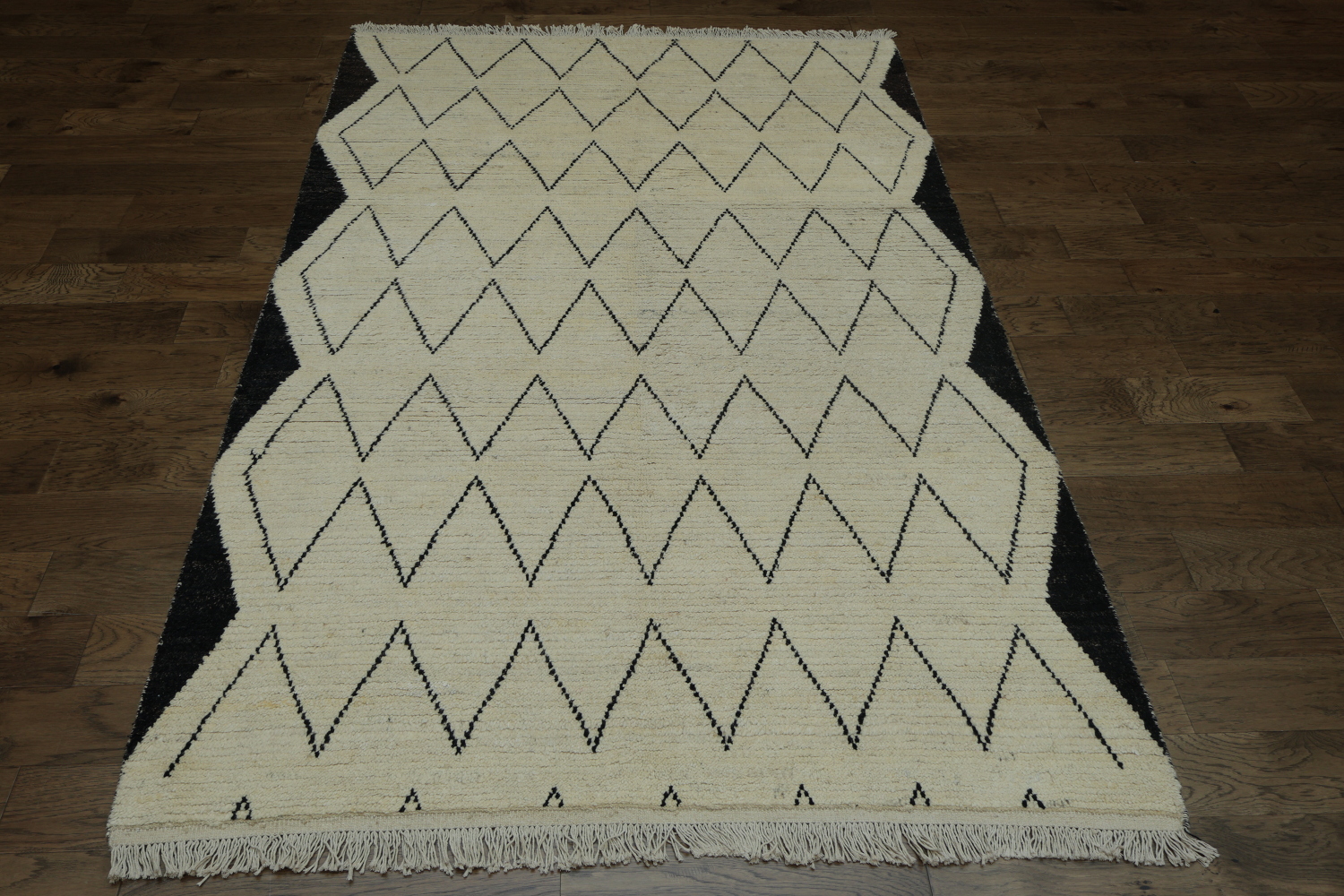 Trellis Black and White Area Rug with Bold Geometric Lines 6x10 ft