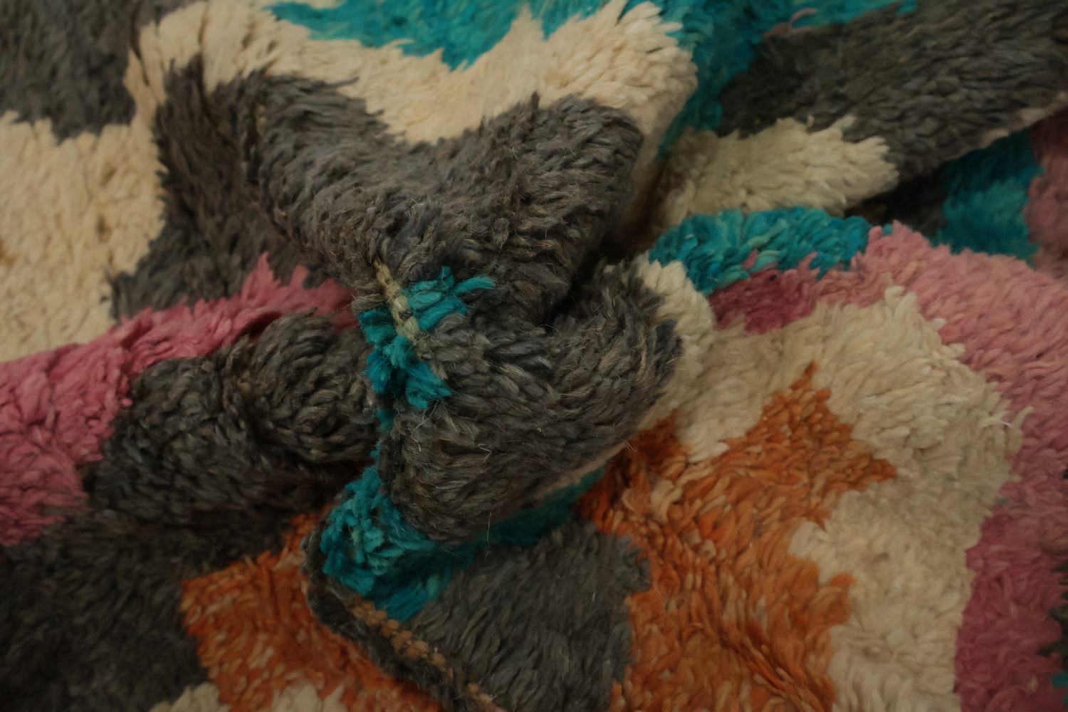 Abstract Moroccan Wool Area Rug 8x11 Eye-Catching Color Contrasts