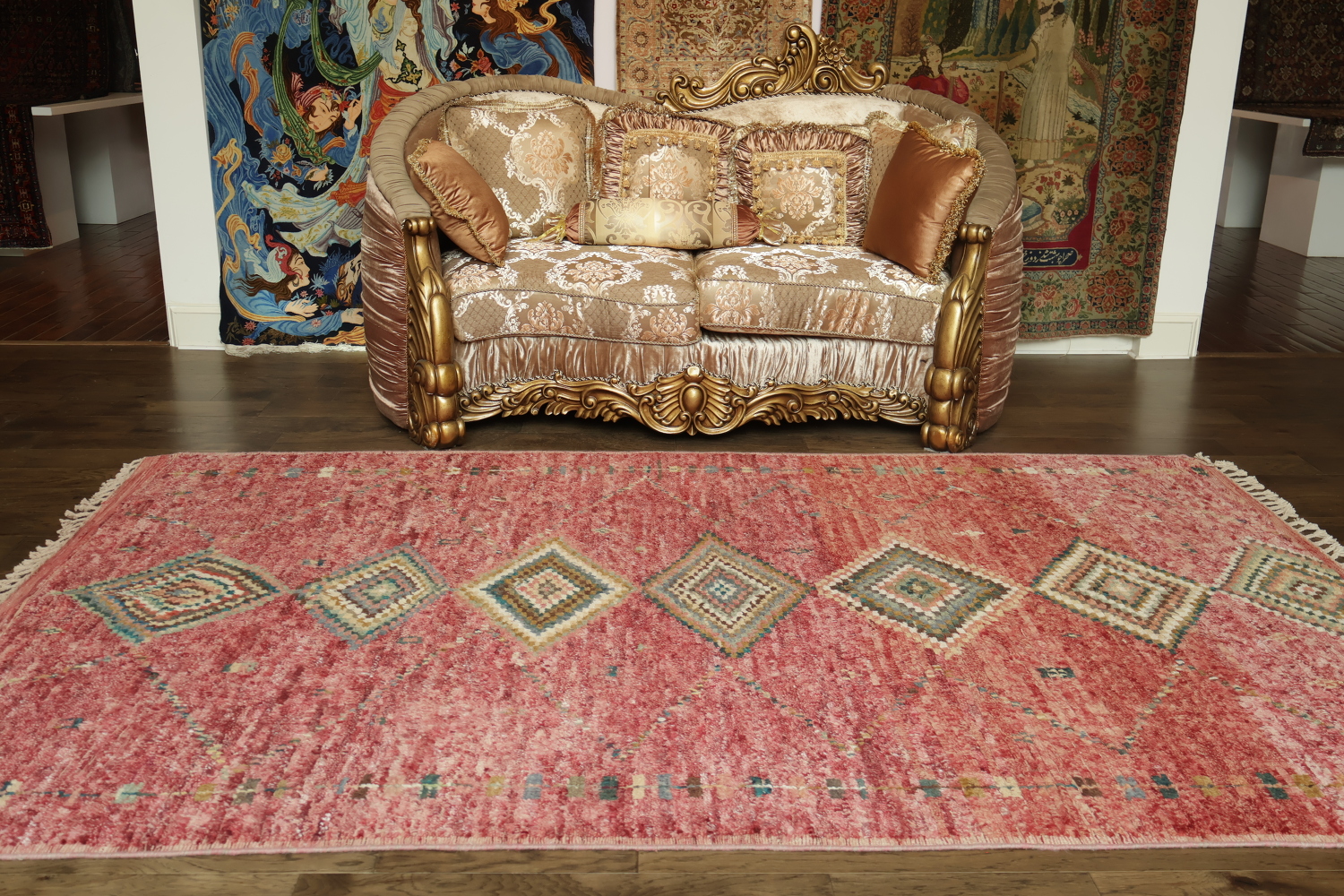 Vibrant Diamond Pattern Rug with Vintage Look and Rich Colors 6x10