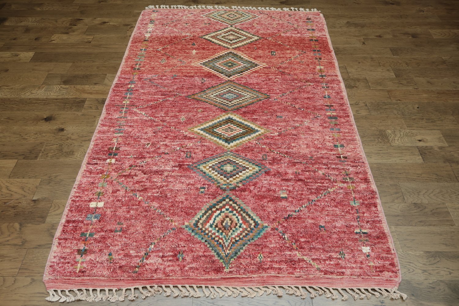 Vibrant Diamond Pattern Rug with Vintage Look and Rich Colors 6x10