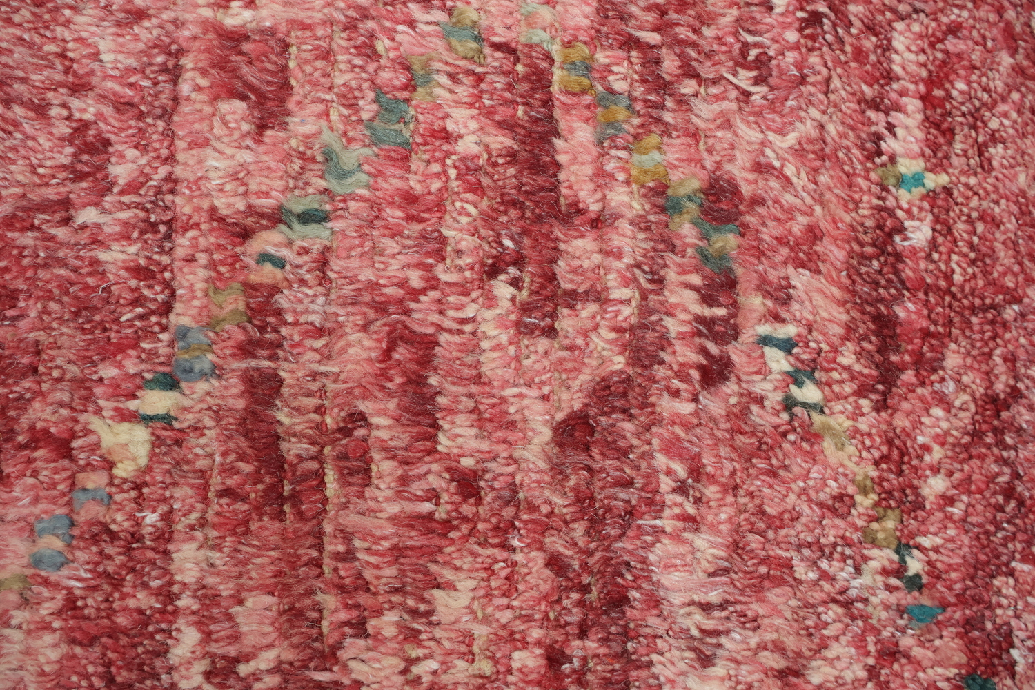 Vibrant Diamond Pattern Rug with Vintage Look and Rich Colors 6x10