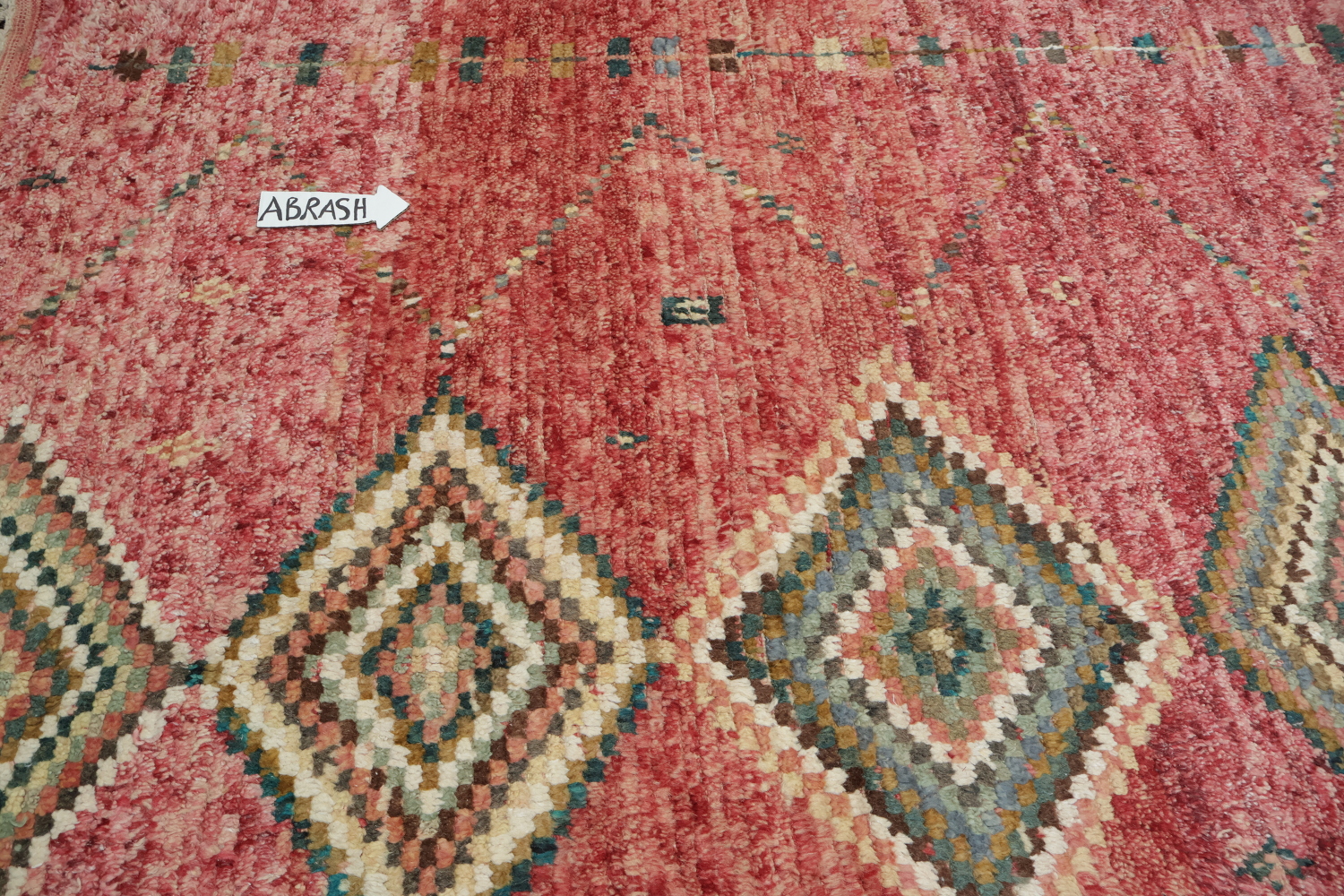 Vibrant Diamond Pattern Rug with Vintage Look and Rich Colors 6x10